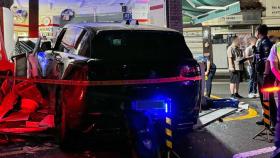 서울 강북구 편의점에 차량 돌진…점주 등 2명 부상