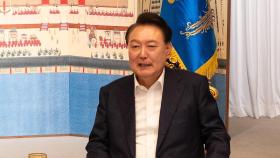 윤 대통령, 일부 당 지도부 등과 관저 만찬…친한계 