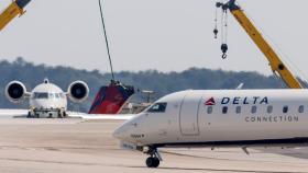 델타항공 여객기 2대, 미국 애틀랜타 공항 활주로서 충돌…기체 손상