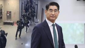 법원, 김용현 구속…검찰 내란죄 수사 가능 판단도