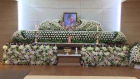 고 휘성 빈소 조문 발길…'영정사진 속 환한 미소'
