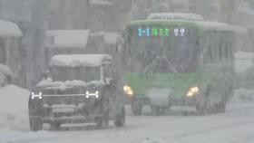 폭설 뒤 강원 산지 40㎝ 또 눈…전국 '때 아닌 고생'