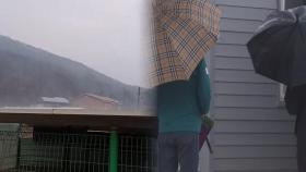 천금 같은 단비 내렸다…또 강풍 진화에 변수