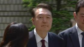 [현장연결] 尹, 오후 재판 출석…'직접 발언' 묻는 질문에 또 '묵묵부답'