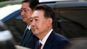尹, 탈당 후 첫 공개 석상…오늘 '내란' 4차 공판