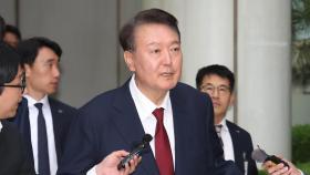 尹 또 묵묵부답…'의원 끌어내라' 지시·직권남용 공방