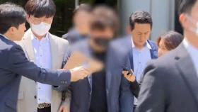 '중국 간첩 99명 체포' 보도 기자 구속심사 출석…묵묵부답