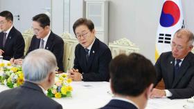 이 대통령, 재계 총수들과 상견례…이재용 