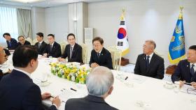 이 대통령, 5대그룹 총수 만나 