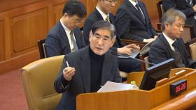 '내란 혐의' 김용현 이달 구속만료…법원, 조건부 보석 검토