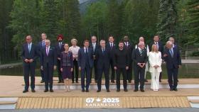 [현장연결] 이 대통령, G7 정상들과 기념사진 함께 촬영