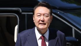 尹측 