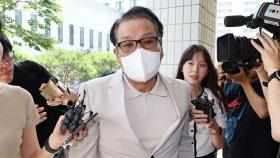 건진법사, 공천헌금 재판 출석…청탁 질문에 묵묵부답