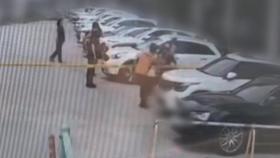 건물 옥상서 추락 행인들 덮쳐…2명 숨지고 1명 심정지