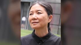 '보따리 작가' 김수자 프랑스 문화예술 공로 훈장