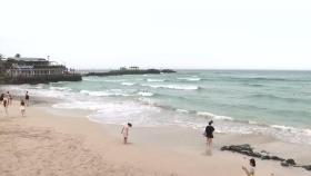 흐린 제주, 내륙은 찜통…엇갈린 날씨
