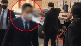 특검, '김건희 집사' 체포영장청구…여권무효화 착수