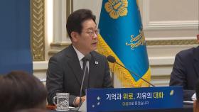 참사 유가족들에 고개숙인 이 대통령…