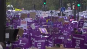 프랑스 파리 등에서 여성 살해 규탄·대책 촉구 '보랏빛 행진'