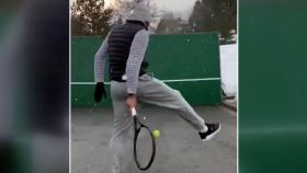 [앵커리포트] '테니스황제'의 자가격리...묘기샷 너무 쉽죠?