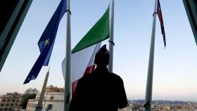 대규모 희생자 발생한 이탈리아·스페인 '조기 게양' 애도
