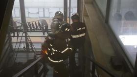 경남 창원 상가건물서 불...4명 연기 흡입·30명 대피