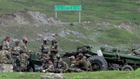 '국경 분쟁' 중국-인도군 쇠파이프 들고 난투극....수십 명 사망
