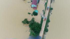 中 양쯔강 홍수 최대 고비...'포양호' 둑을 사수하라!