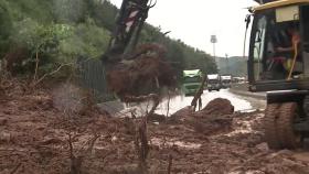 호남고속도로 산사태...하동 방향 2차선 일부 통제