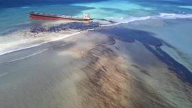 좌초 일본 선박 기름 유출...모리셔스 '환경비상사태' 선포