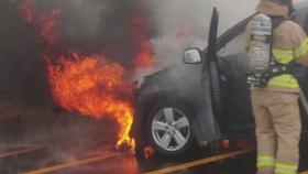 경기 김포시 도로 달리던 SUV 차량에 불...천만 원 피해