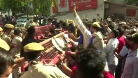 인도에서 또 잔혹한 성폭행...'천민 계층' 소녀 죽음에 분노 확산