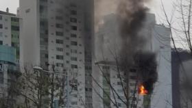 경기 군포 25층 아파트 화재 4명 사망...2명은 추락사