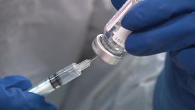 일반 성인 7월부터 접종 가능...백신 물량 확보 '변수'
