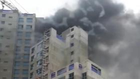 동대구역 인근 아파트 재건축공사장 불...연기 옥상으로 번져