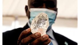보츠와나서 역대 세 번째로 큰 1천98캐럿짜리 다이아몬드 발견