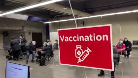 캐나다, 백신 접종률 '껑충'...입국 규제 완화 검토