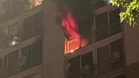 충주 연수동 아파트 10층에서 불...50대 남성 숨져