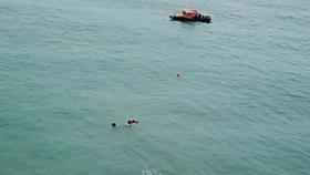 경주 앞바다에 빠진 10대 2명 구조...1명 사망