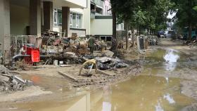 독일 '최악의 홍수' 복구 작업 난항...델타 변이 확산 우려
