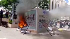 불에 탄 비트코인 ATM...엘살바도르서 대규모 반정부 시위