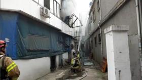 서울 사당동 3층 건물에서 불...1명 사망