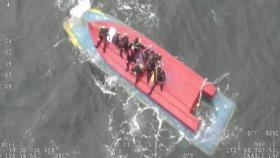 경남 통영 매물도 인근 해상 선박 전복...12명 전원 구조