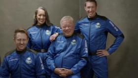 90살 '스타트렉' 커크 선장, 10분간의 우주 여행 성공
