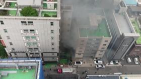 서울 양평동 오피스텔 화재...차량 2대 소실