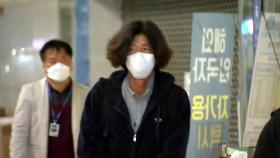 [현장영상] 남욱, 인천공항서 검찰에 체포...취재진 질문에 묵묵부답