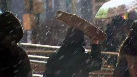 [날씨] 출근길, 우산 챙기세요...비바람 뒤 강추위