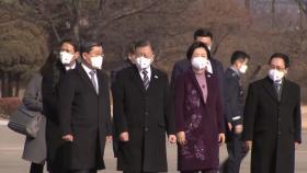 문 대통령, 중동 순방 위해 출국...미래 협력 논의