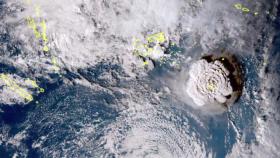 남태평양 통가, 해저 화산 분출에 쓰나미 경보...주민 대피