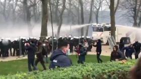 벨기에서 백신 반대 시위...물대포·최루가스 등장